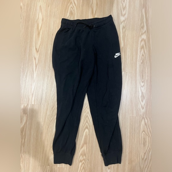 Black Nike Sportswear Club Fleece Mid-Rise Joggers - Picture 2 of 2